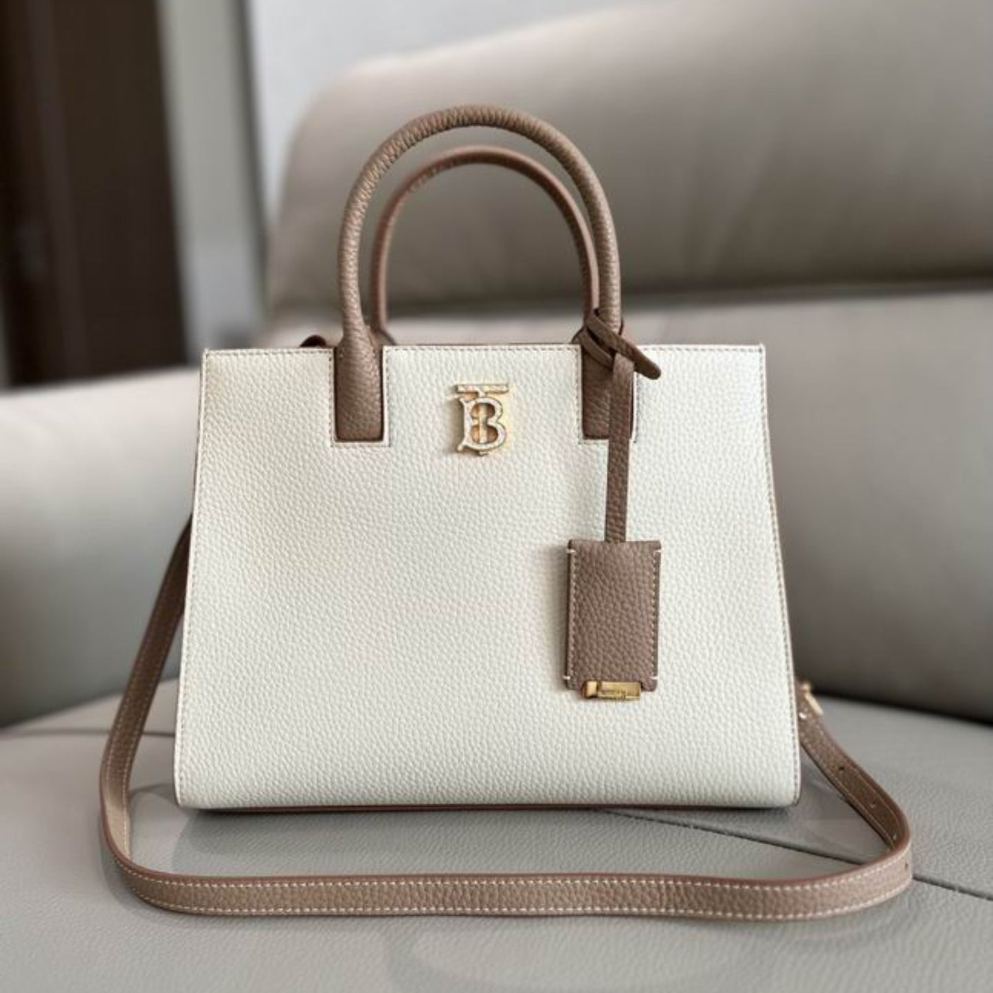 Bolsa Brbrry Frances Mini Tote Bege 27cm