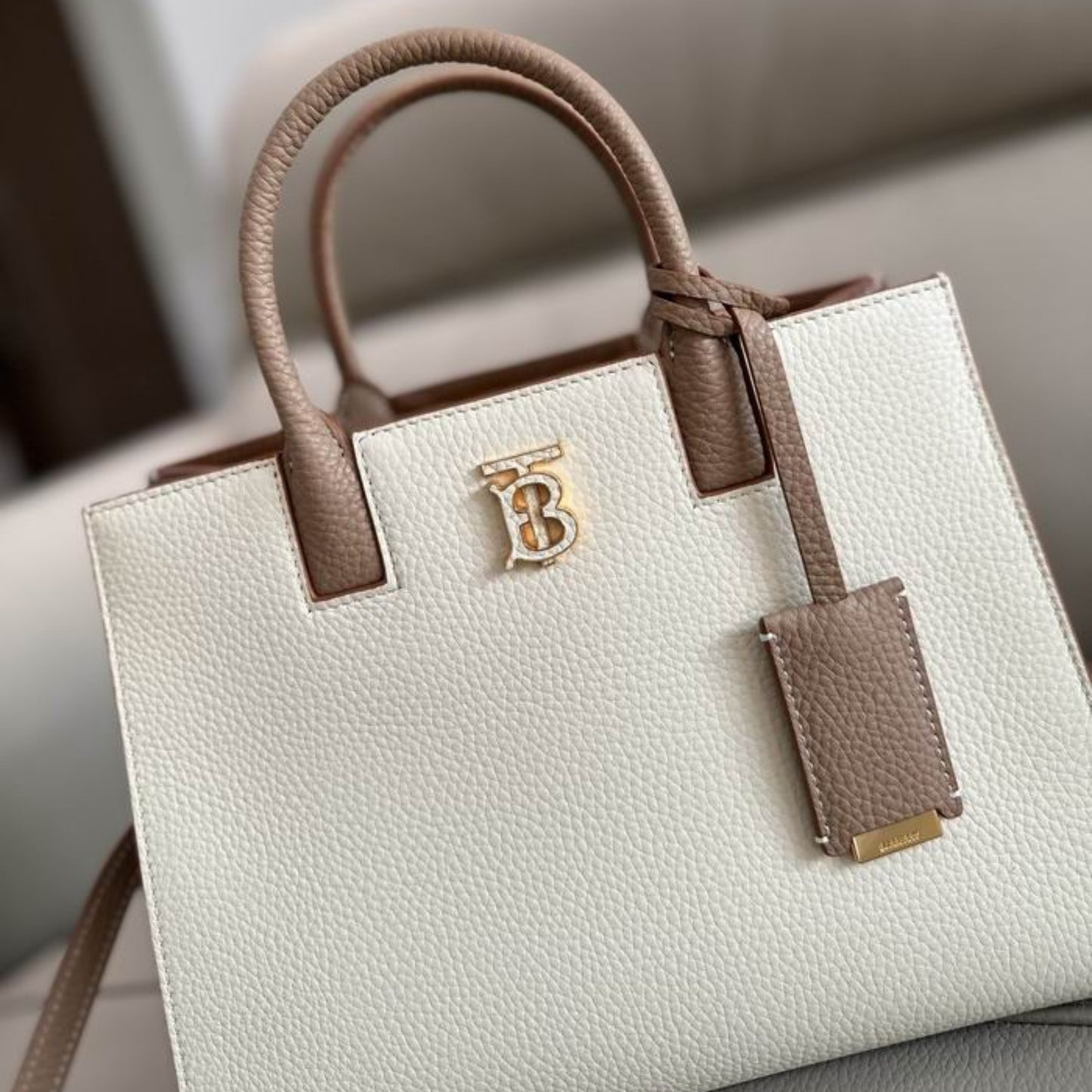 Bolsa Brbrry Frances Mini Tote Bege 27cm