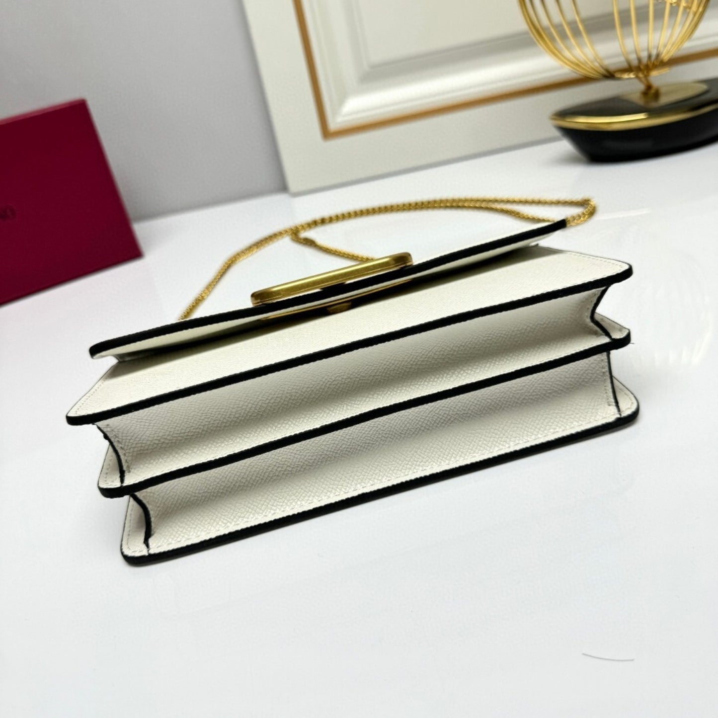 Bolsa VLTN VLogo Branco com dourado 22cm