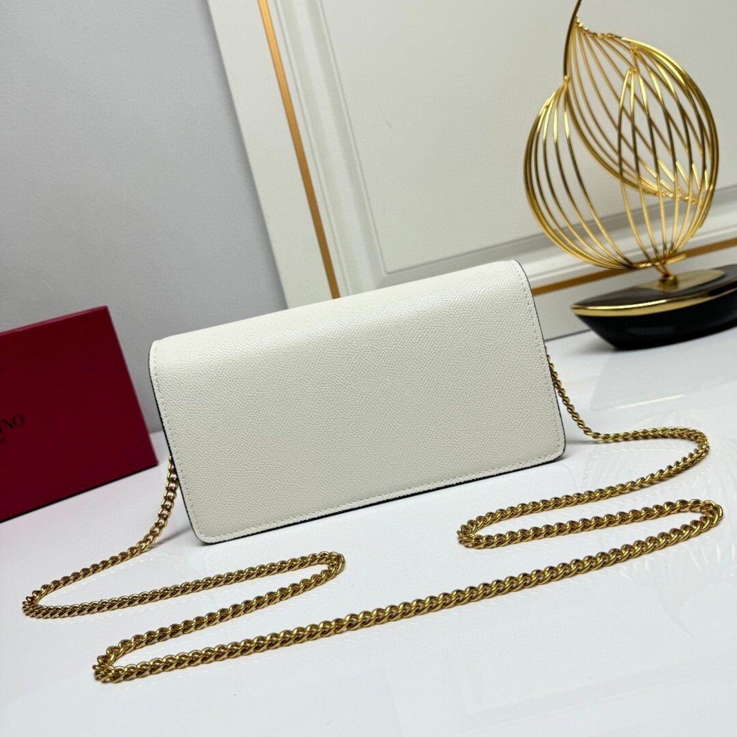 Bolsa VLTN VLogo Branco com dourado 22cm
