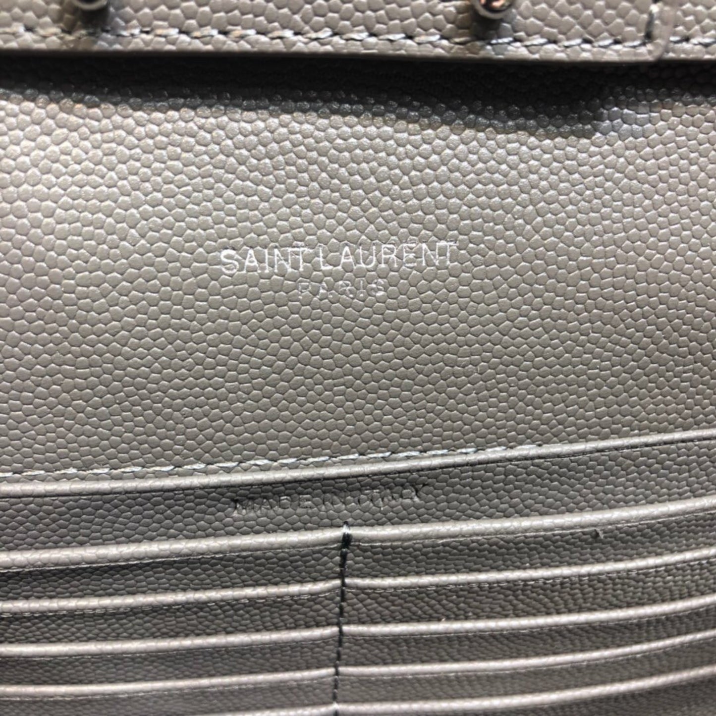 Bolsa YSL Monograma Pequena Cinza
