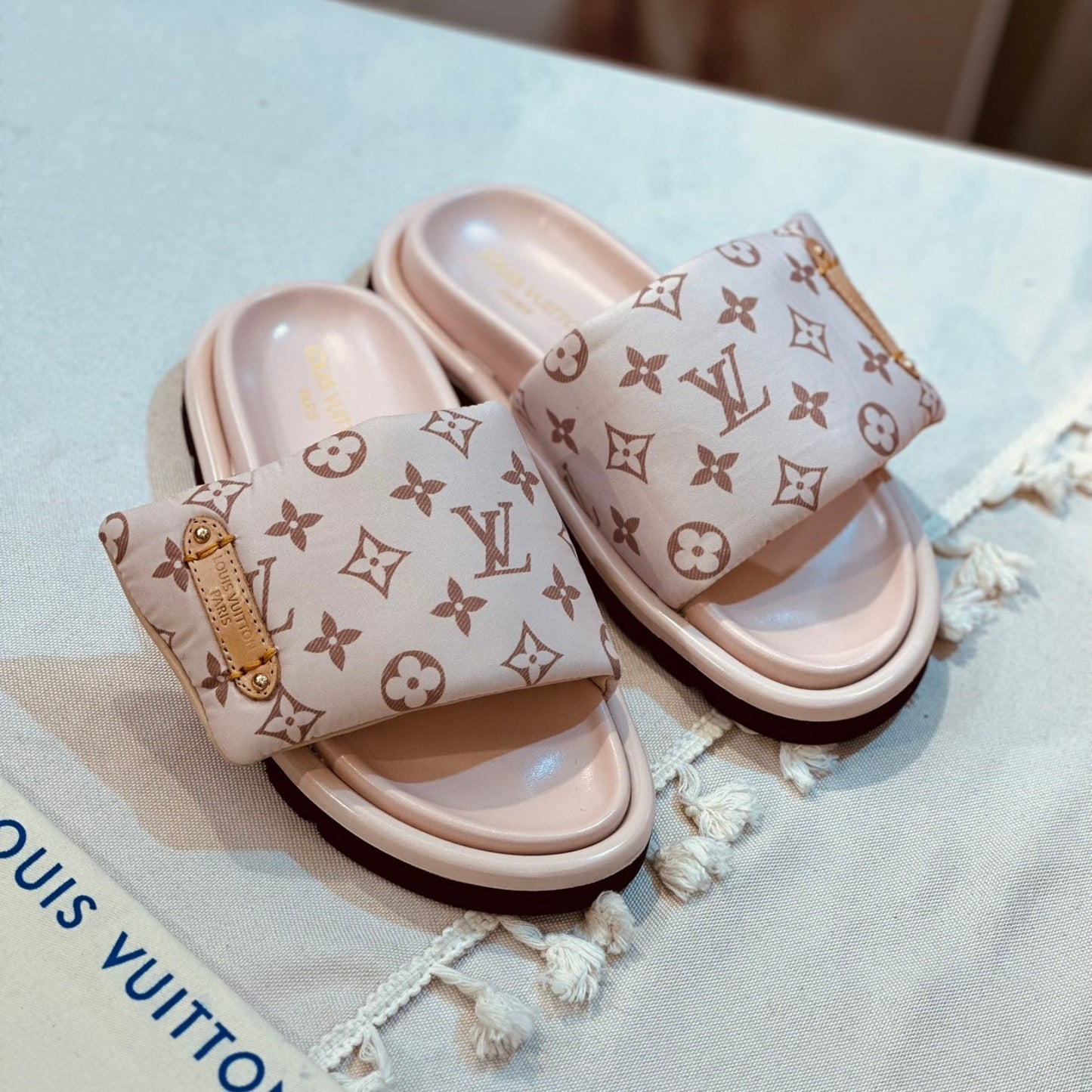 Chinelo Lv pool pillow flat comfort Bege