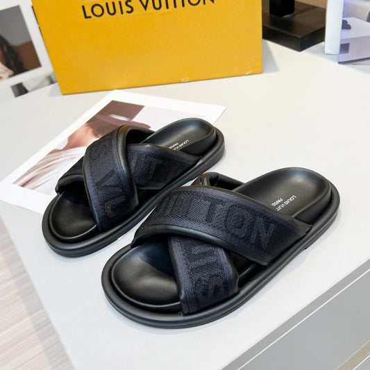 Chinelo LV Preto Couro Slide