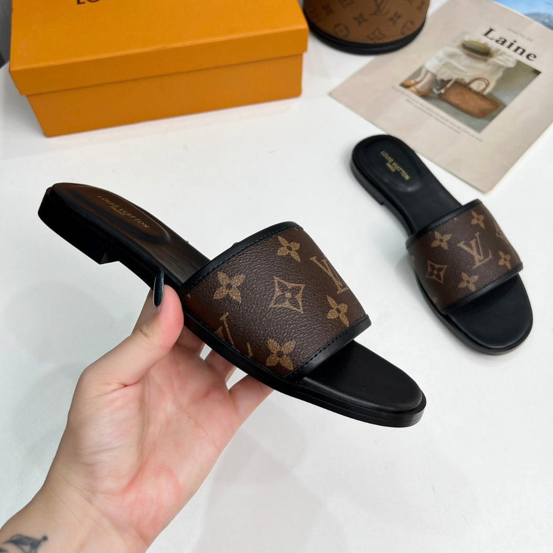 Chinelo LV Monogram Marrom