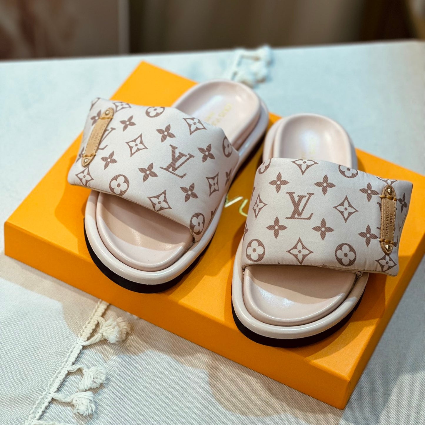 Chinelo Lv pool pillow flat comfort Bege