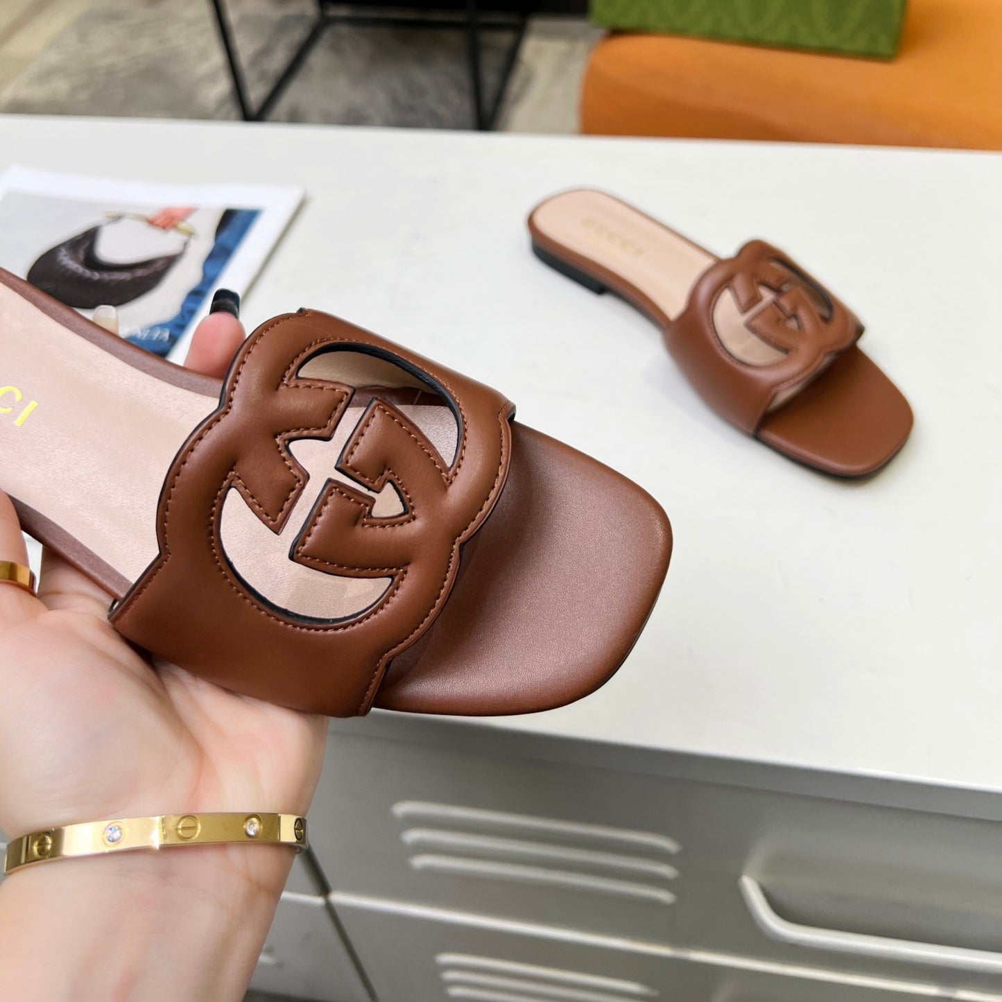 Sandália GG de couro com Interlocking GG Marrom