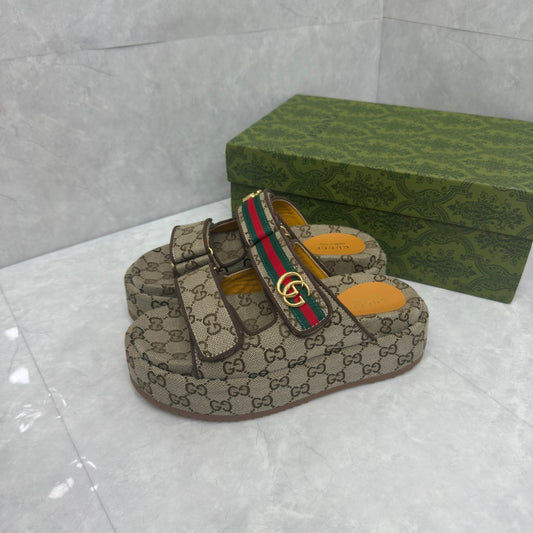 Sandália GG Plataforma Slider com Double Bege