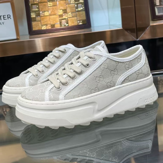 Tênis Sneaker GG Canvas Cinza Detalhes Branco