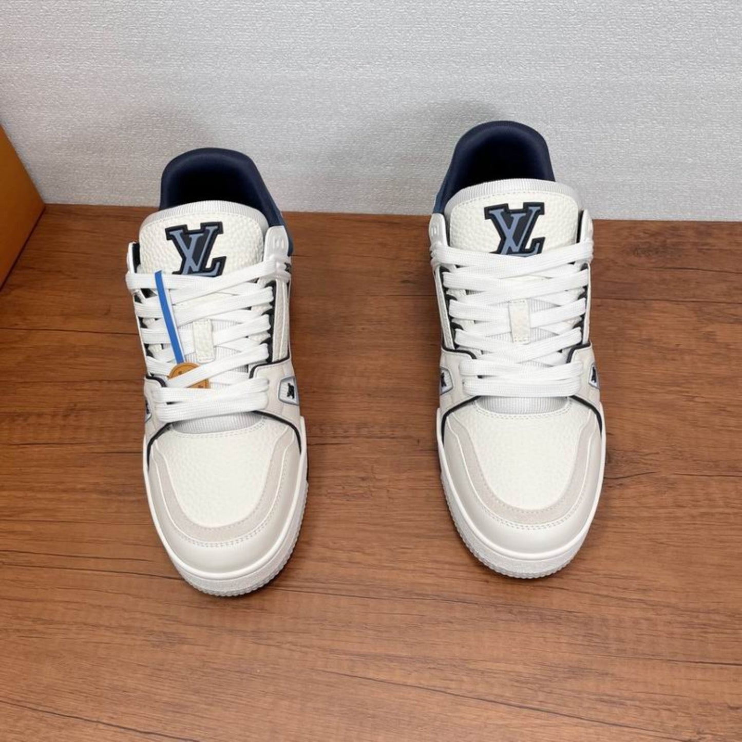 Tênis LV Trainer Branco com azul escuro