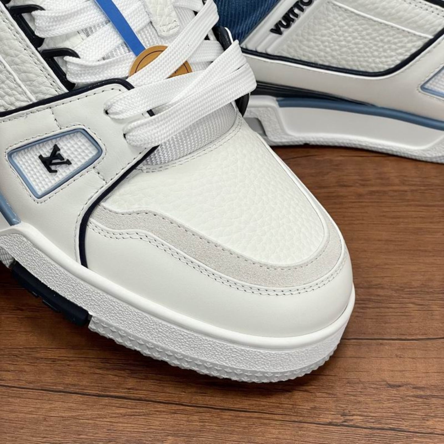 Tênis LV Trainer Branco com azul escuro